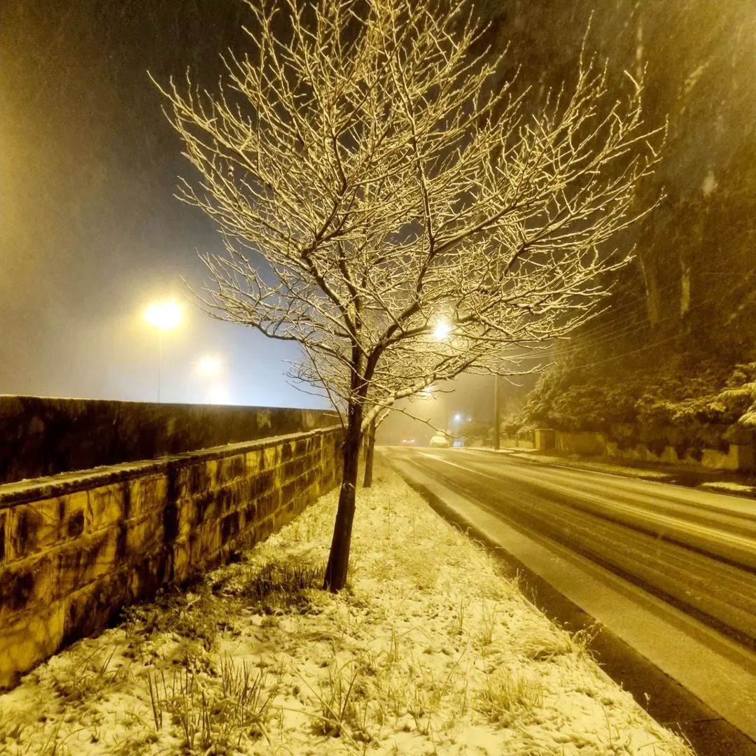 Black ice and white snow in the Blue Mountains